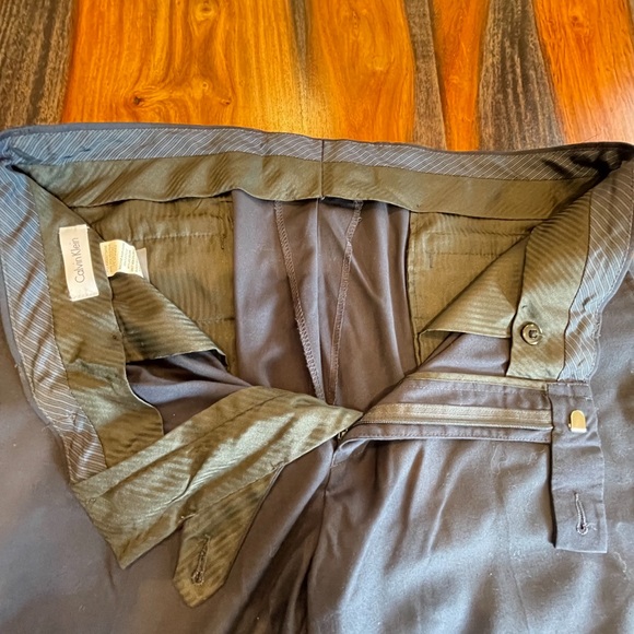 3-Calvin Klein Pants. - Picture 3 of 10